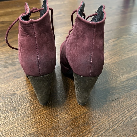 MAROON STEVE MADDEN HEELS - Picture 4 of 7